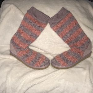 Woman’s sweater UGG boots